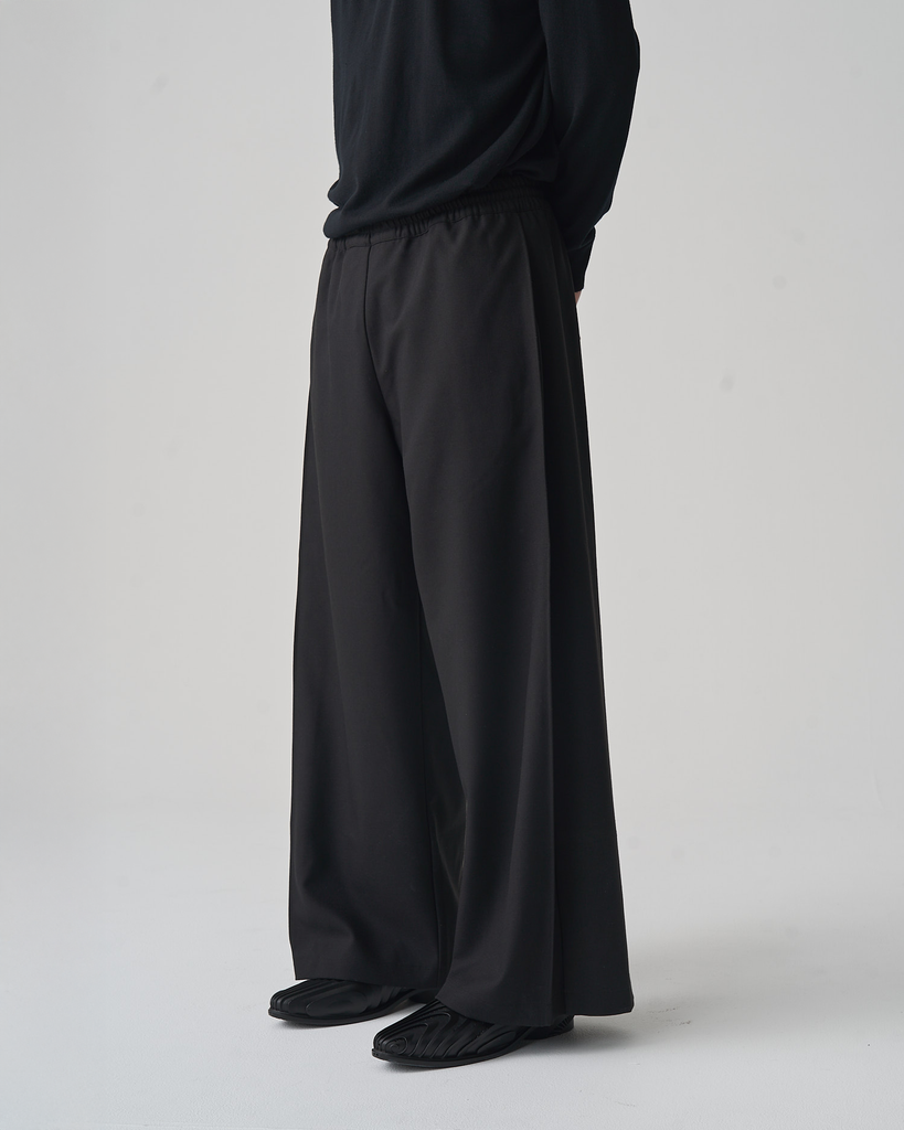 FNT 086 Single Side-Pleated Track (Black) – Front Office
