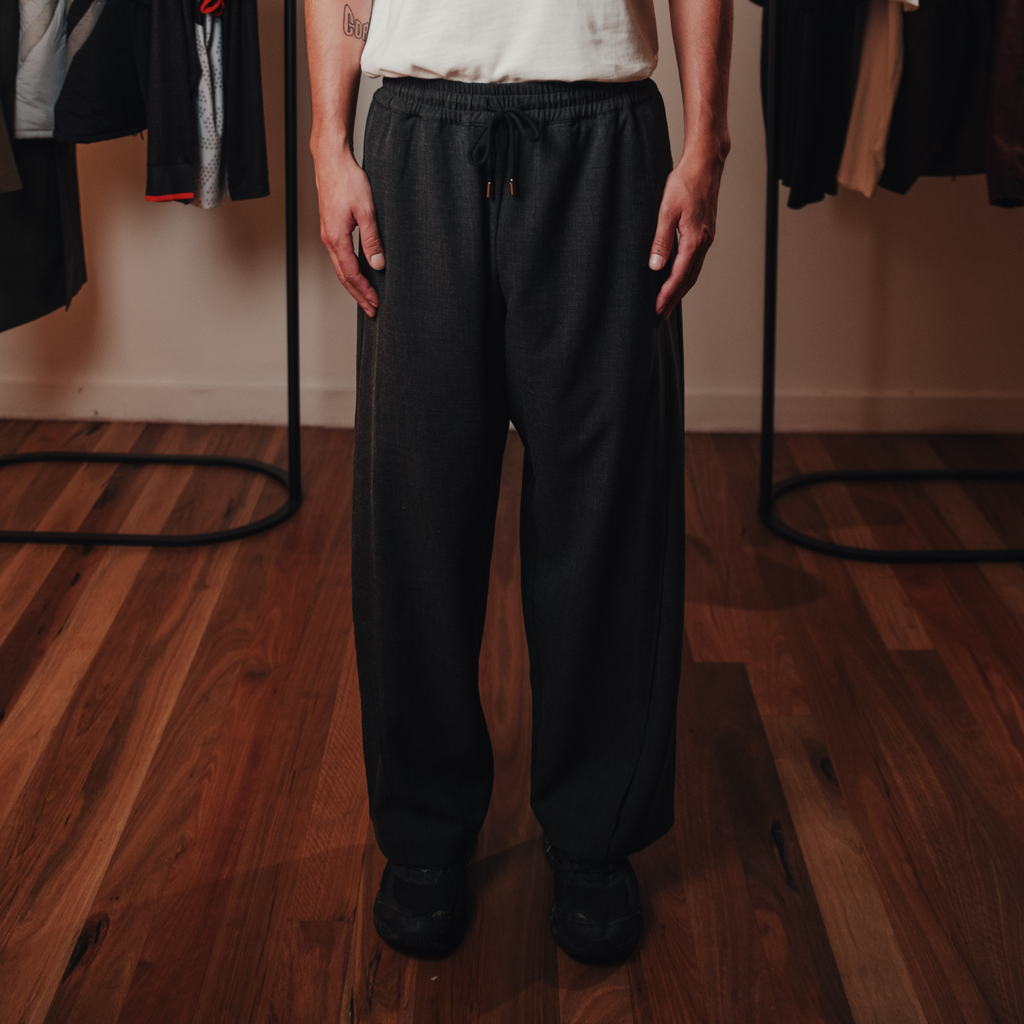 FNT 009 Double Side-Pleated Track V2 (Charcoal) – Front Office