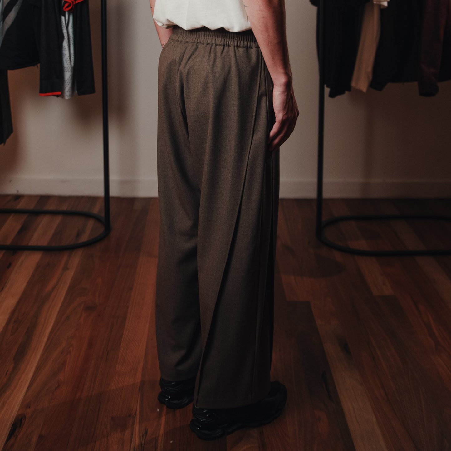 FNT 009 Double Side-Pleated Track V2 (Ochre)