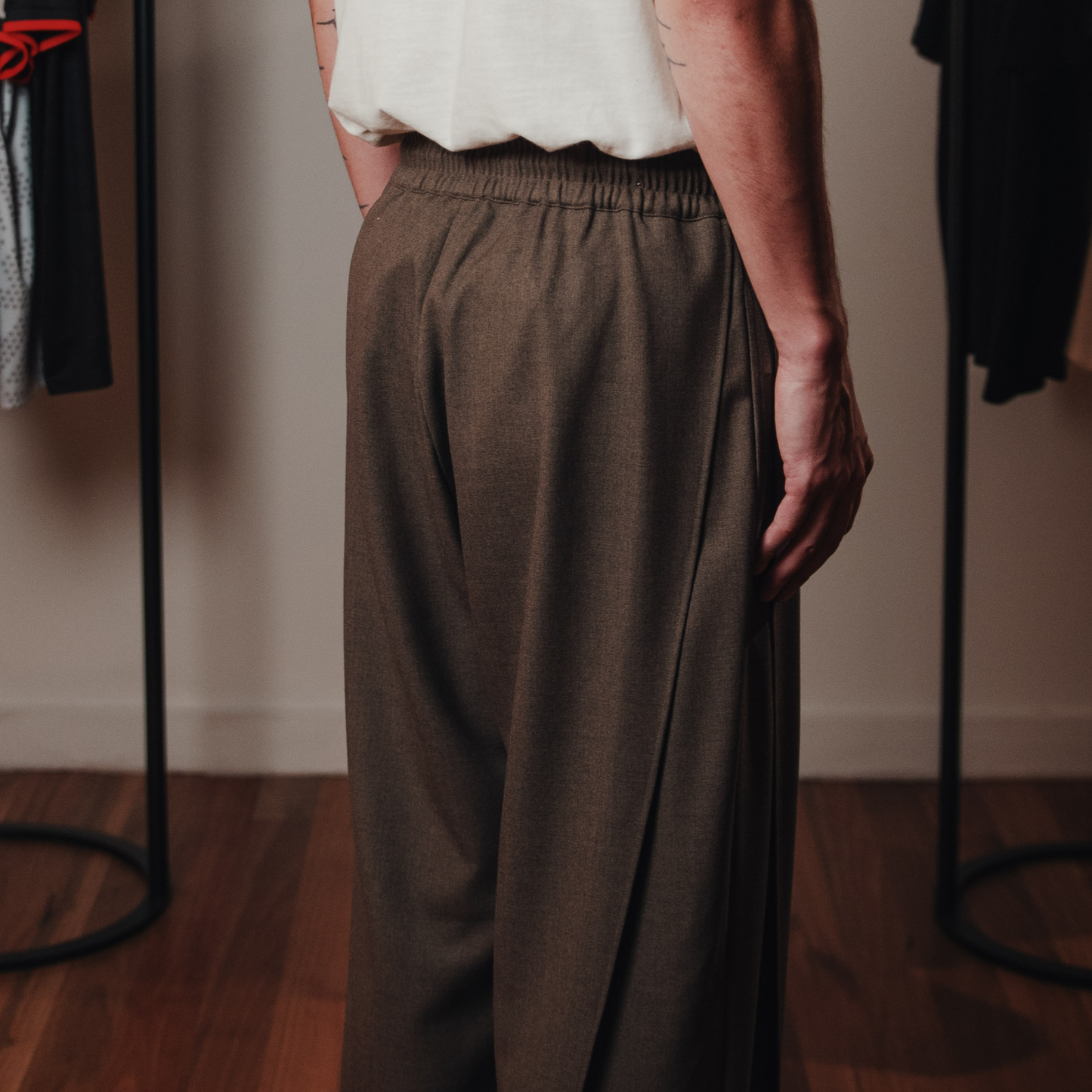 FNT 009 Double Side-Pleated Track V2 (Ochre)