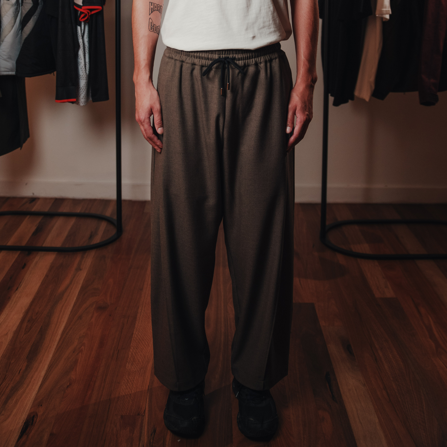 FNT 009 Double Side-Pleated Track V2 (Ochre)