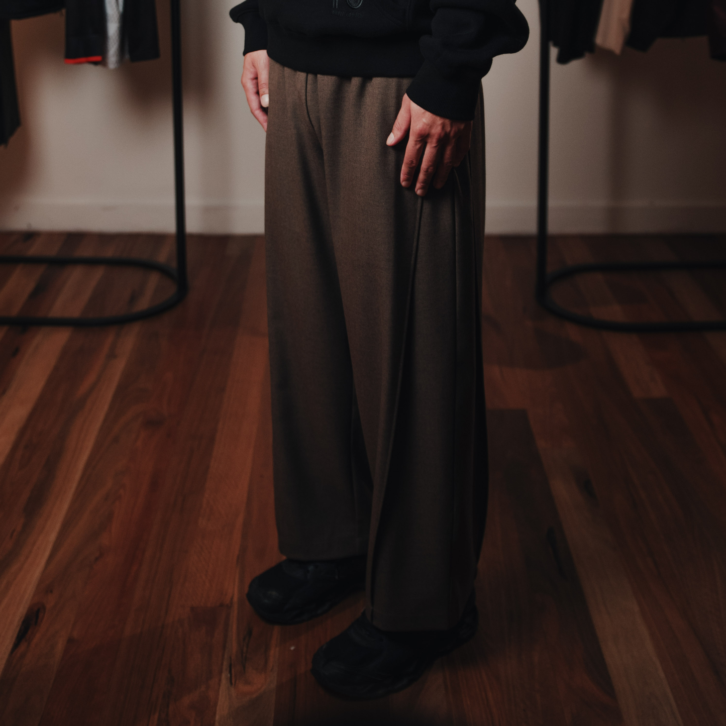 FNT 009 Double Side-Pleated Track V2 (Ochre)