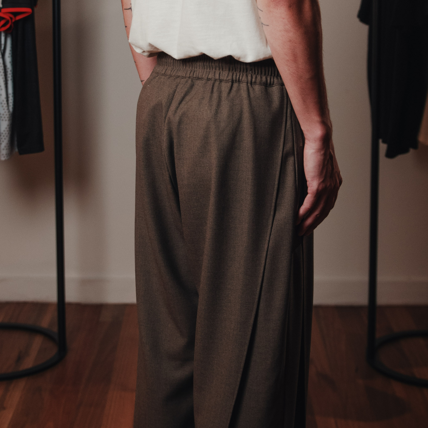 FNT 009 Double Side-Pleated Track V2 (Ochre) image 2